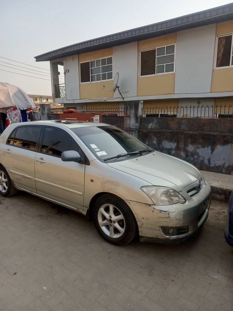 A picture of Toyota Corolla Obama 2005