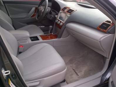 A picture of Automatic transmission Keyless entry leather seat reverse camera Alloy wheel