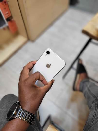 A picture of iPHONE XR CLEAN MNO