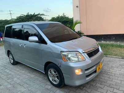 A picture of Toyota noah