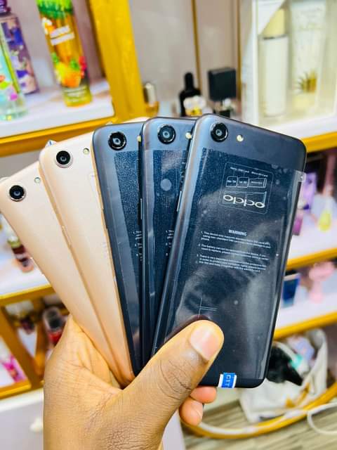 A picture of Oppo A83