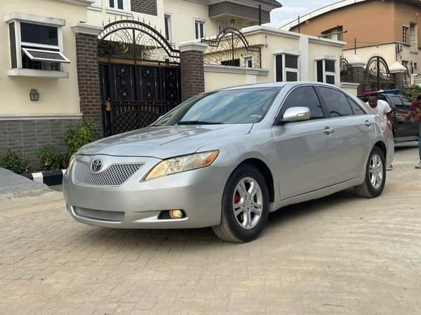 A picture of Toyota Camry 2008 model With an ANDROID SCREEN Neatly baked