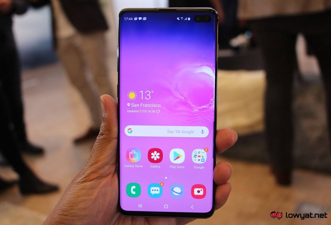 A picture of Samsung galaxy S10 plus Quick cash needed. 320.000 storage 128GB