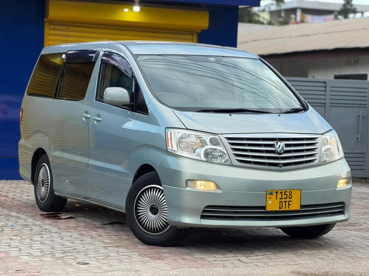 A picture of Contact 0713818761 Toyota Alphard 15 8Milioni