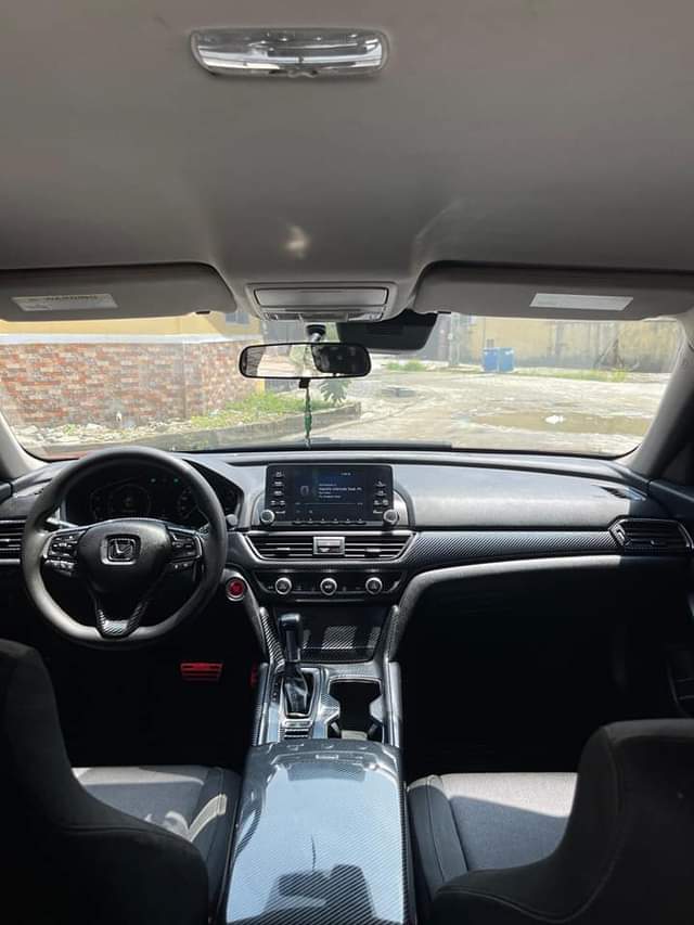 A picture of Honda Accord 2017