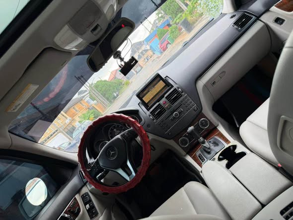 A picture of 2010 Mercedes Benz C 300