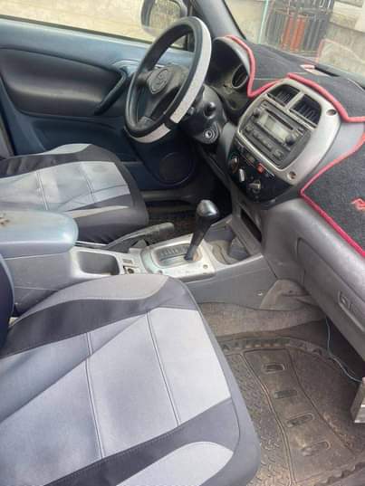 A picture of 2005 TOYOTA RAV 05 RAV04 RAV 04