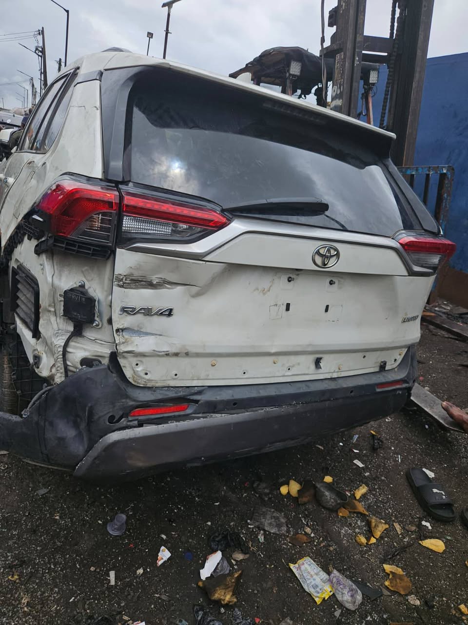 A picture of Buy And Fix Foreign Used Toyota Rav4 2019 Model