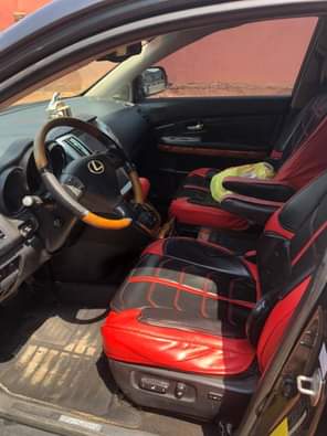 A picture of Rx 330 Ac chilling well Gear selecting well Engine sound