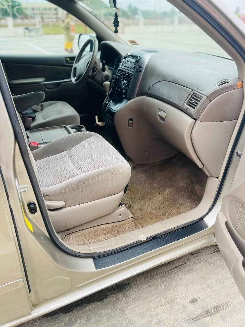 A picture of Toyota sienna