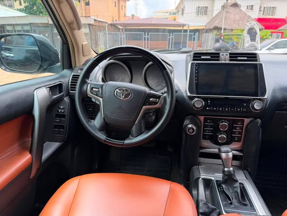 A picture of 2014 Toyota Prado