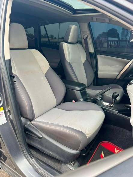 A picture of Toyota RAV4 2015 model