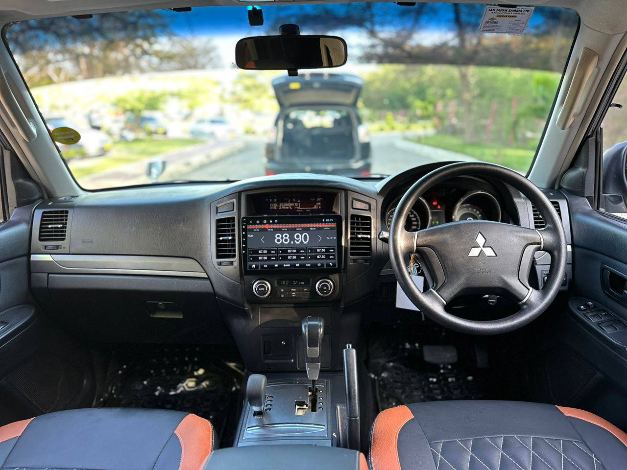 A picture of MISTUBISHI PAJERO NZUR