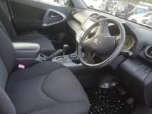 A picture of Rav4 4sale call me on 256751331103 or what app is