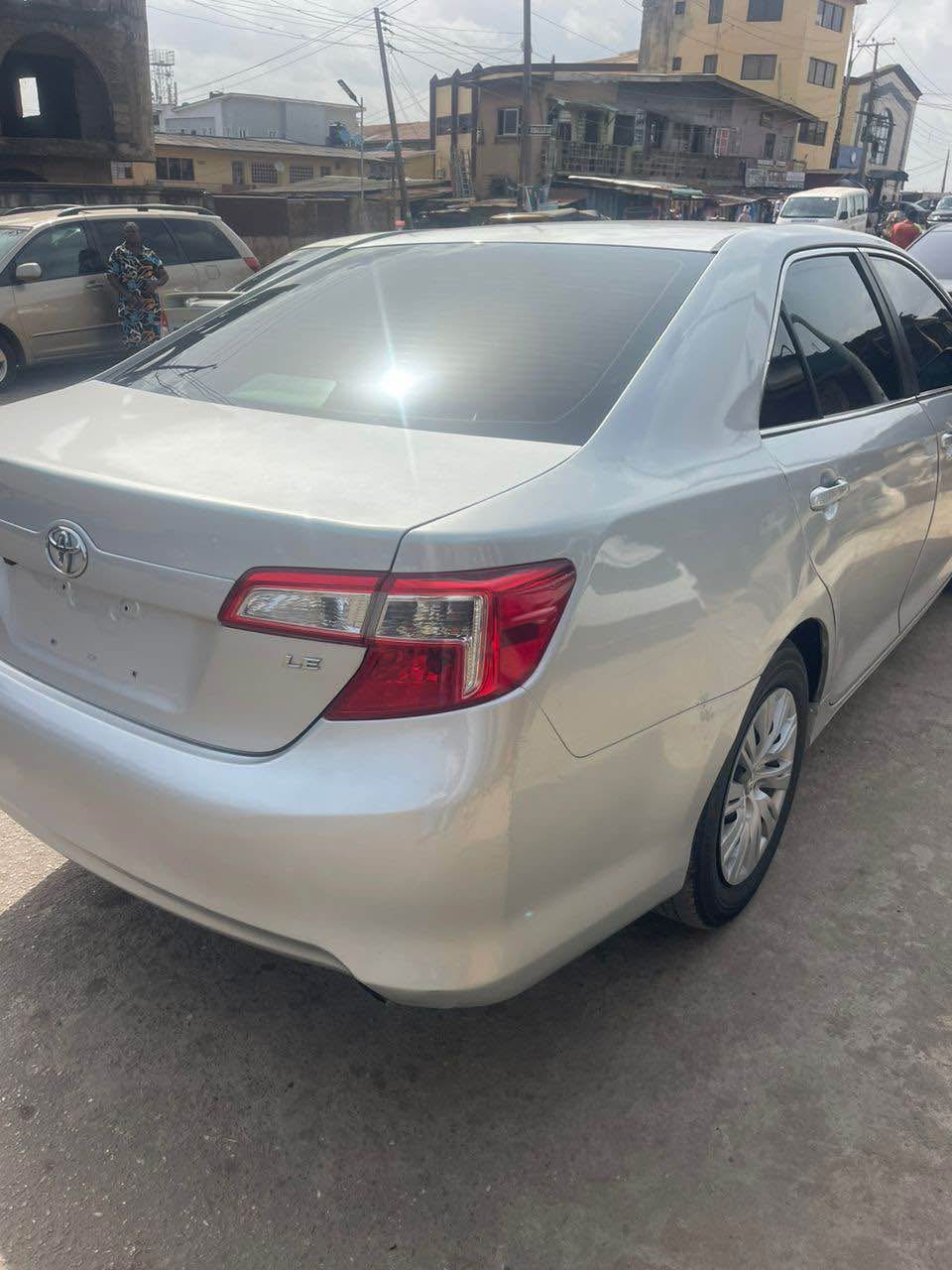 A picture of Toyota Camry LE 2013 model