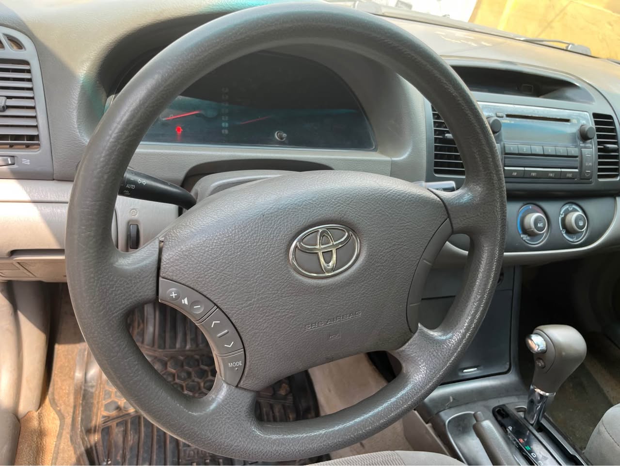A picture of TOYOTA CAMRY 2006
