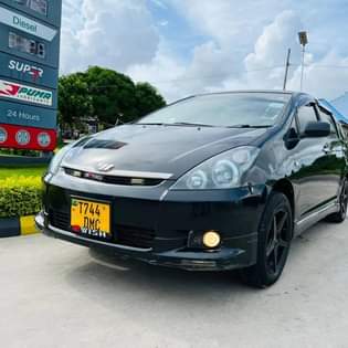 A picture of TOYOTA WISH KALI SANAA