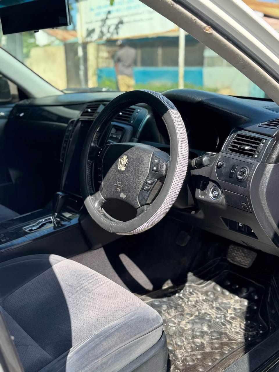 A picture of TOYOTA CROWN ATHLETE TSHS 14Mil CALL 0759065737