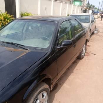 A picture of Toyota Camry aka drop light s 