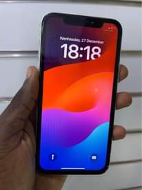 A picture of iPhone XR 64gb faceid working 700k WhatsApp or call 0759979422