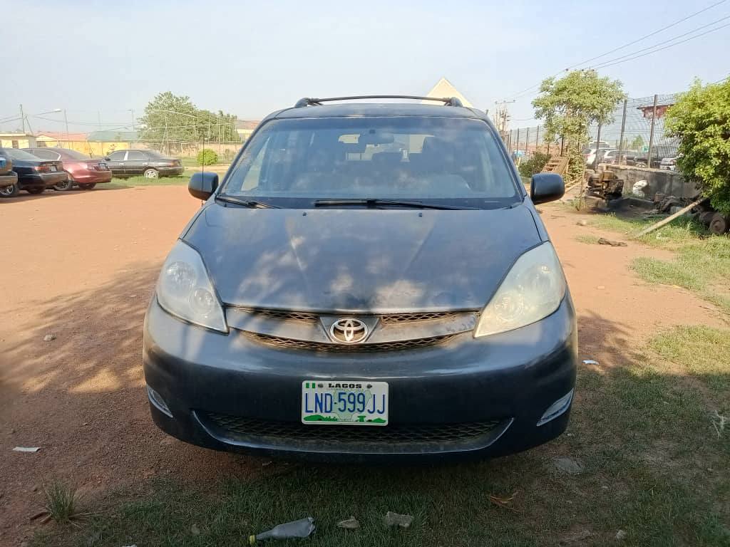A picture of Destress used sianna 06 buy and drive location maraba by