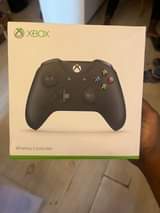 A picture of XBOX ONE SERIES CONTROLLERS XBOX ONE 140 000 XBOX SERIES.
