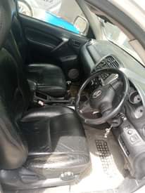 A picture of Toyota RAV4 imenyooka sanaa kipengele use wewe iko kigamboni Bei