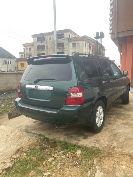 A picture of 003 Toyota Highlander