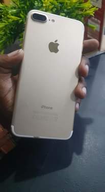 A picture of iPhone 7 plus 128gb Gold