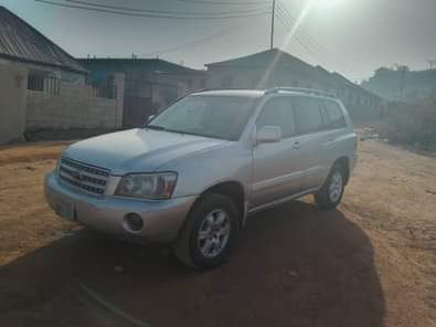A picture of Toyota Highlander 05 for a new user this festive season