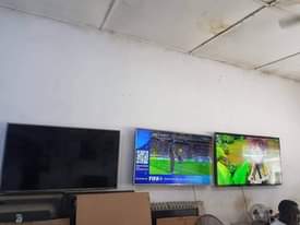 A picture of TV inch 32 bei 130