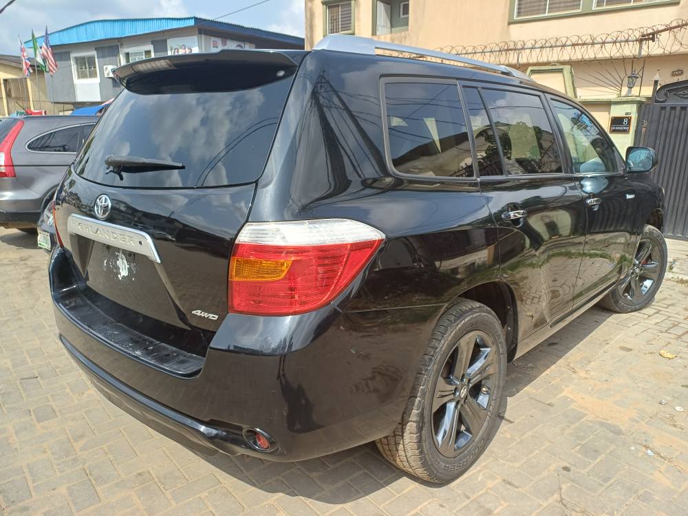 A picture of 2010 Toyota Highlander Limited Edition Accident Free V6 Engine Tokunbo