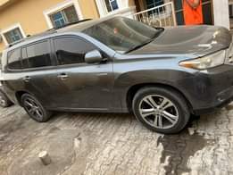 A picture of Dealers deal 2010 upgraded 2012 Highlander limited edition Engine gear
