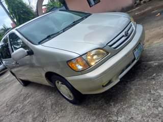 A picture of Sienna car