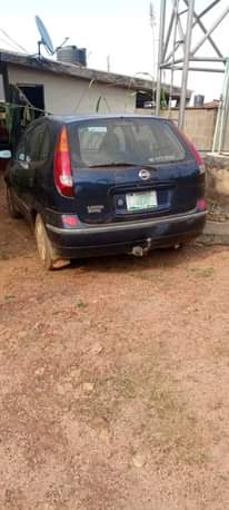 A picture of Almera Tino 2004 model