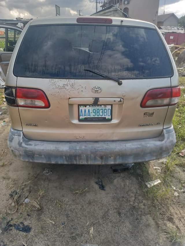 A picture of First body Toyota sienna location rivers state