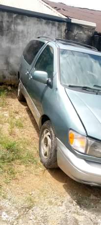 A picture of Sienna 2001