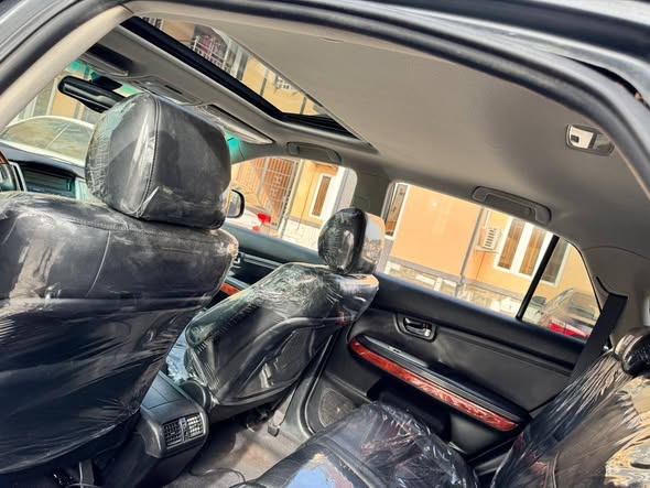 A picture of Foreign use Lexus Rx330
