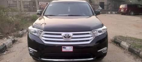 A picture of Tayota Highlander 2012 model