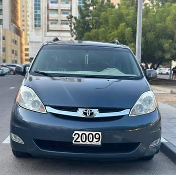 A picture of Toyota Sienna Limited AWD V6 Model 2009 Usa Spse Good