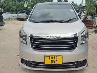 A picture of TOYOTA NOAH NEW MODEL 2008