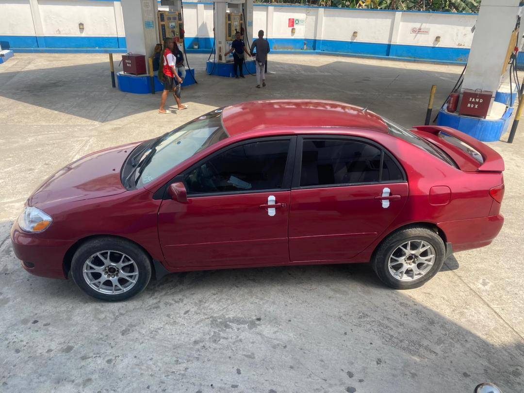 A picture of Toyota Corolla 04
