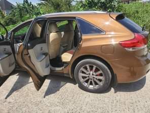 A picture of NEATLY USED 2010 MODEL TOYOTA VENZA Absolutely nothing to fix