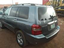 A picture of Toyota Highlander 2005