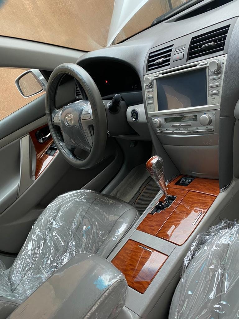 A picture of 2010 camry toks