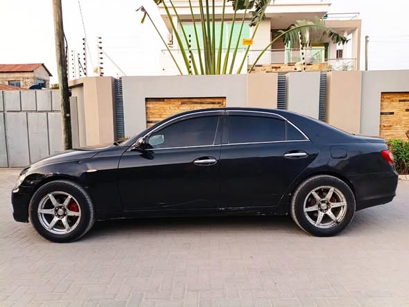 A picture of TOYOTA MARKX 0767058883