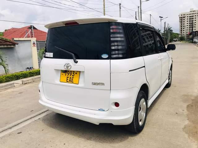 A picture of TOYOTA SIENTA FULL AC FULL DOC PRICE 12.7mill