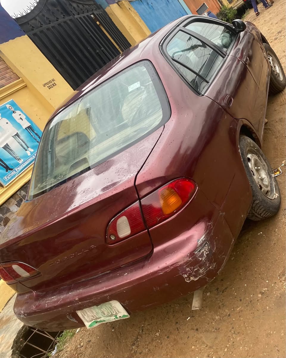 A picture of Toyota corolla 2000