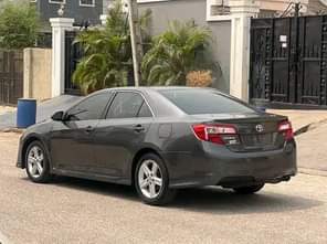 A picture of FOREIGN USED 2012 TOYOTA CAMRY SE Accident Free Remote Key