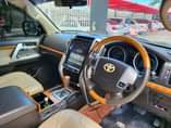 A picture of LAND CRUISER VX V8